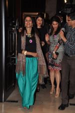 Kareena Kapoor, Shobha De at Rochele Pinto_s book launch in Shangri La Hotel, Mumbai on 6th Feb 2013 (66).JPG